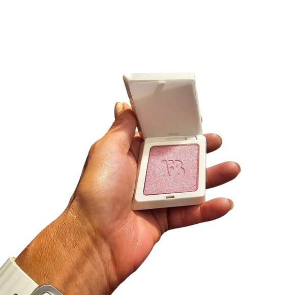 Fenty Beauty Pink Highlighter - Picture 2 of 8